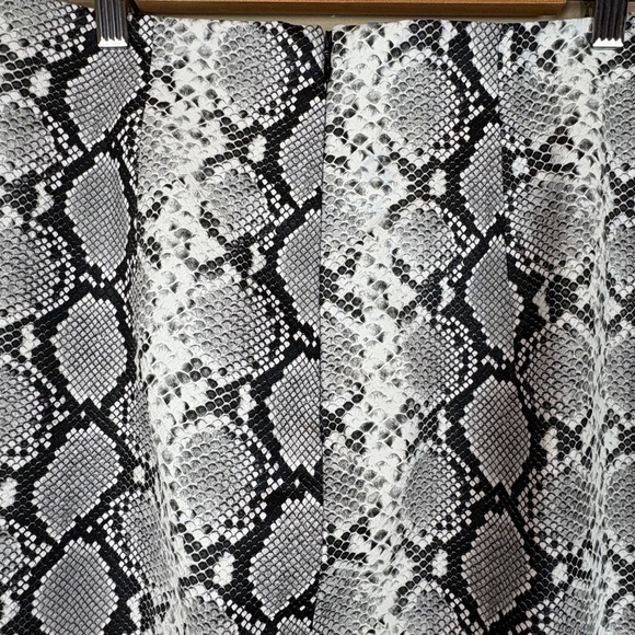 TopShop Black/White Snake Print Faux Leather Midi Pencil Skirt with Slit; Size 8 - Picture 5 of 9